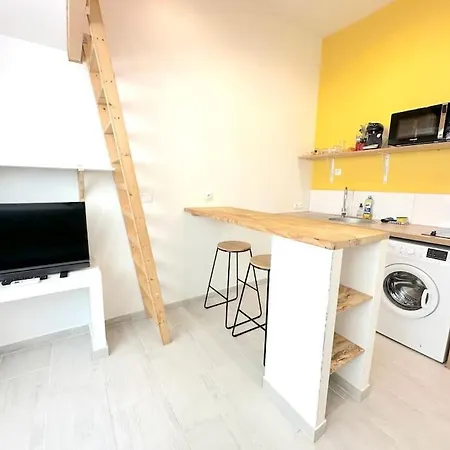 Cosy Avec Mezzanine Proche Apartment
